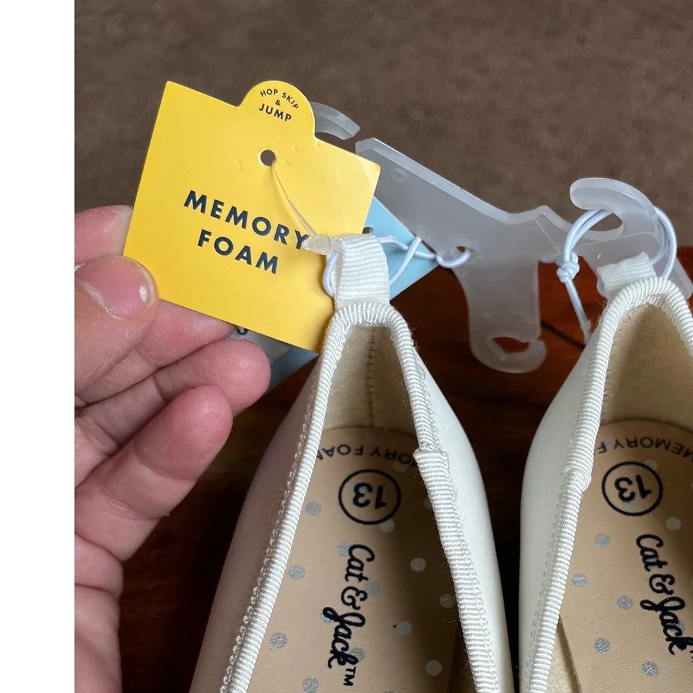 Cat & Jack Diana Kids White Ballet Flats Memory Foam Bow Shoes Size 13 NEW
